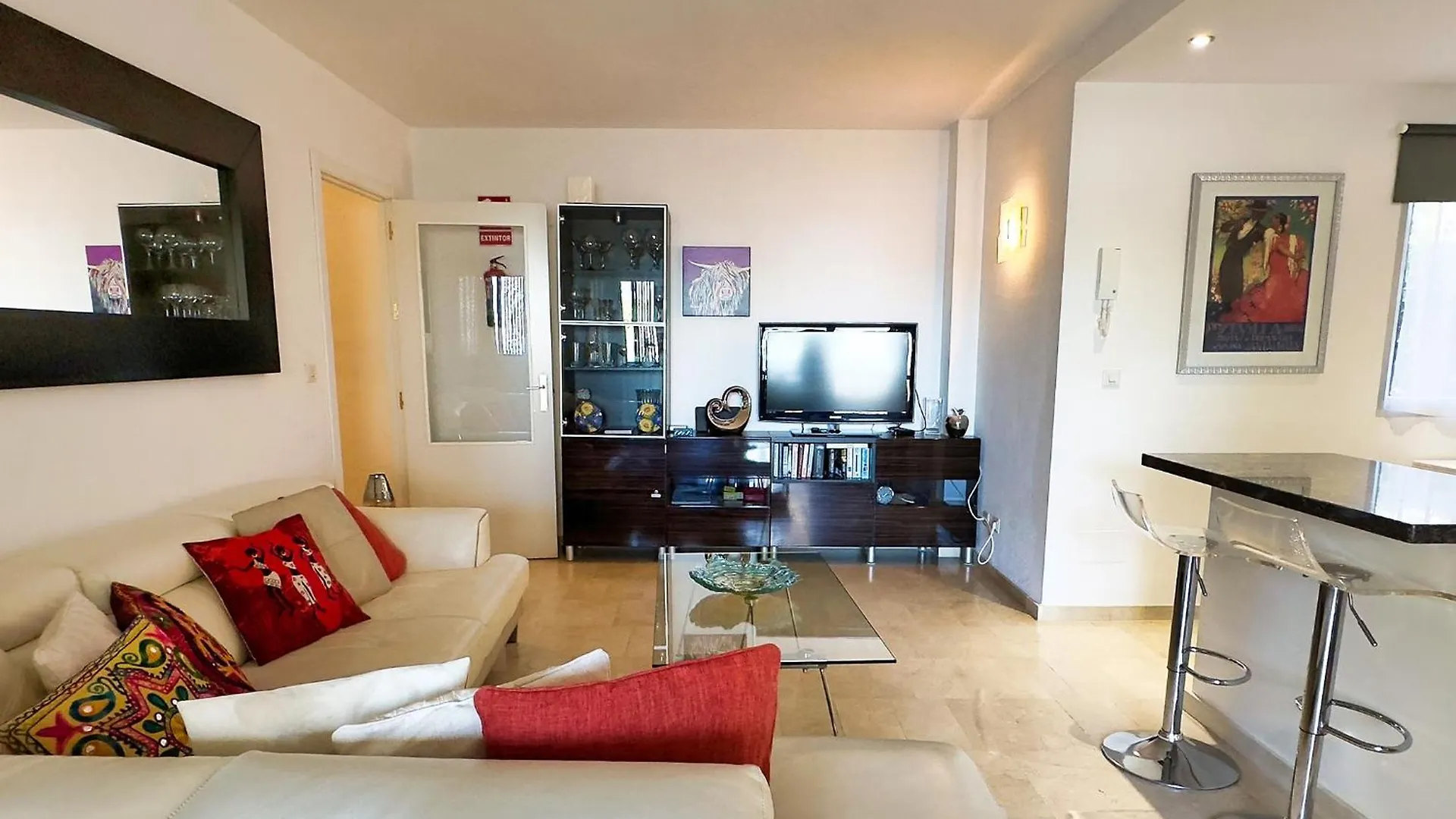 Central Two Bedroom Apartment On The Second Line Of The Beach In Marbella.