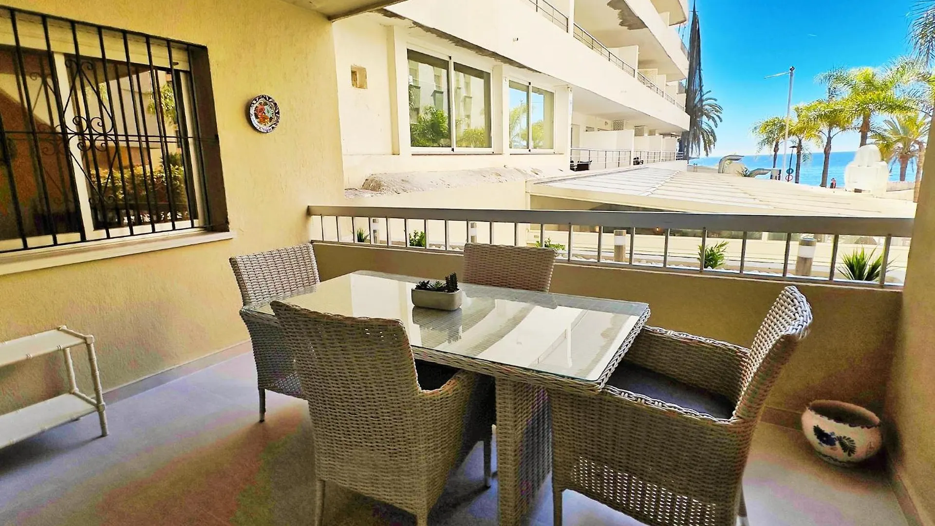 Central Two Bedroom Apartment On The Second Line Of The Beach In Marbella.
