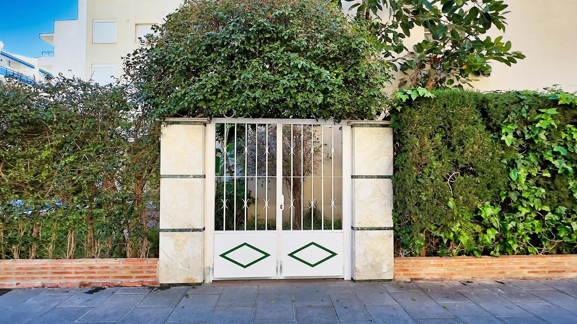 Central Two Bedroom Apartment On The Second Line Of The Beach In Marbella.
