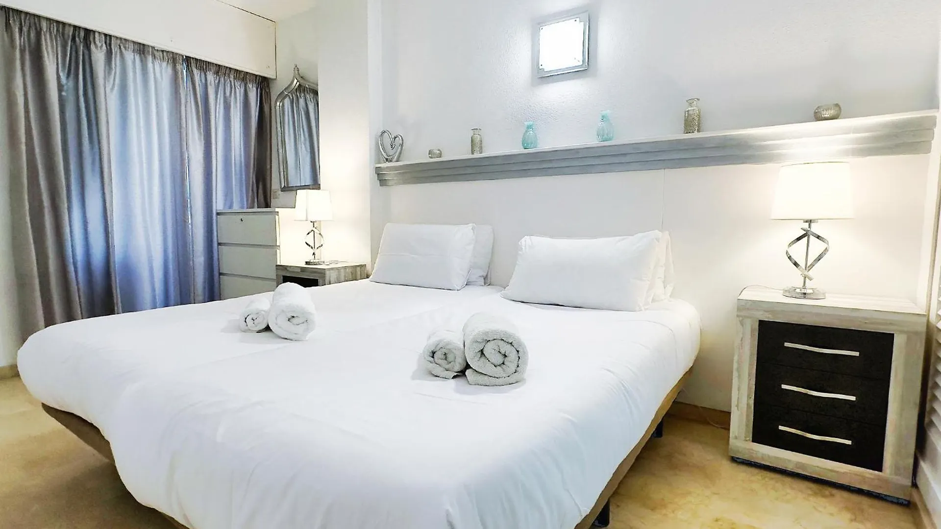 Central Two Bedroom Apartment On The Second Line Of The Beach In Marbella. 0*, マルベーリャ