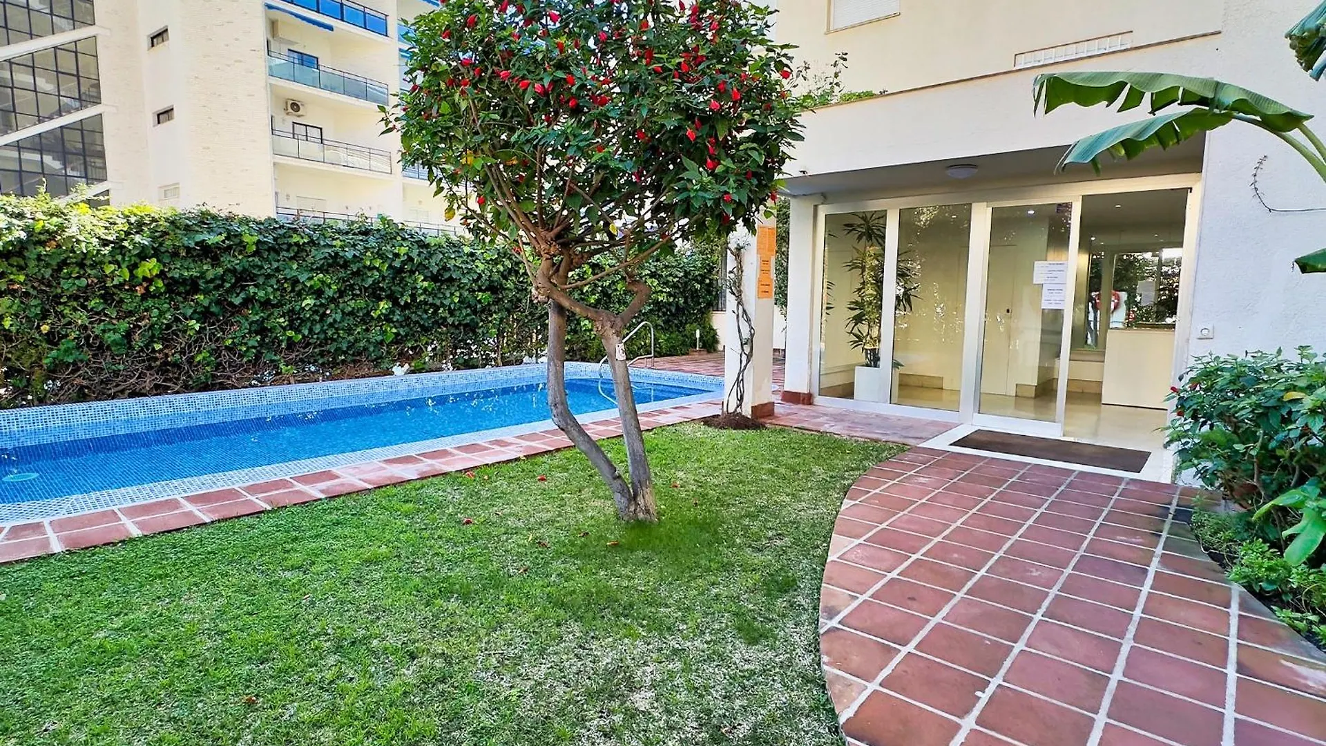 Central Two Bedroom Apartment On The Second Line Of The Beach In Marbella. 0*, Marbella